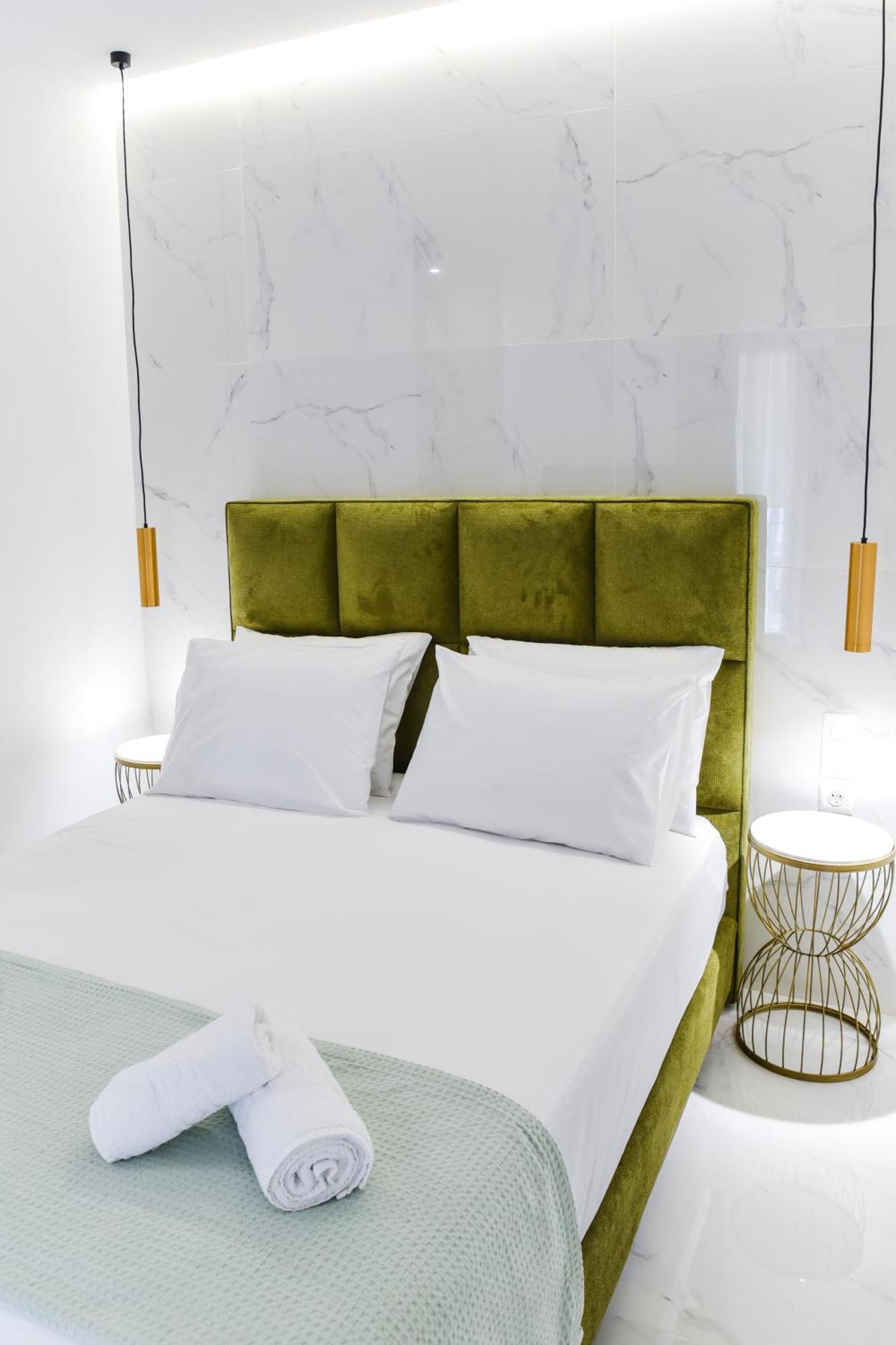 La Perla Apartments Каламата Екстериор снимка