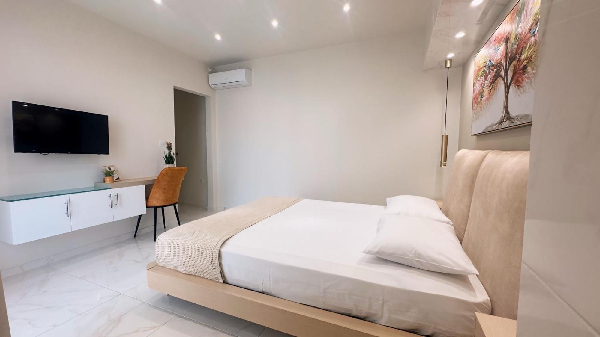 La Perla Apartments Каламата Екстериор снимка