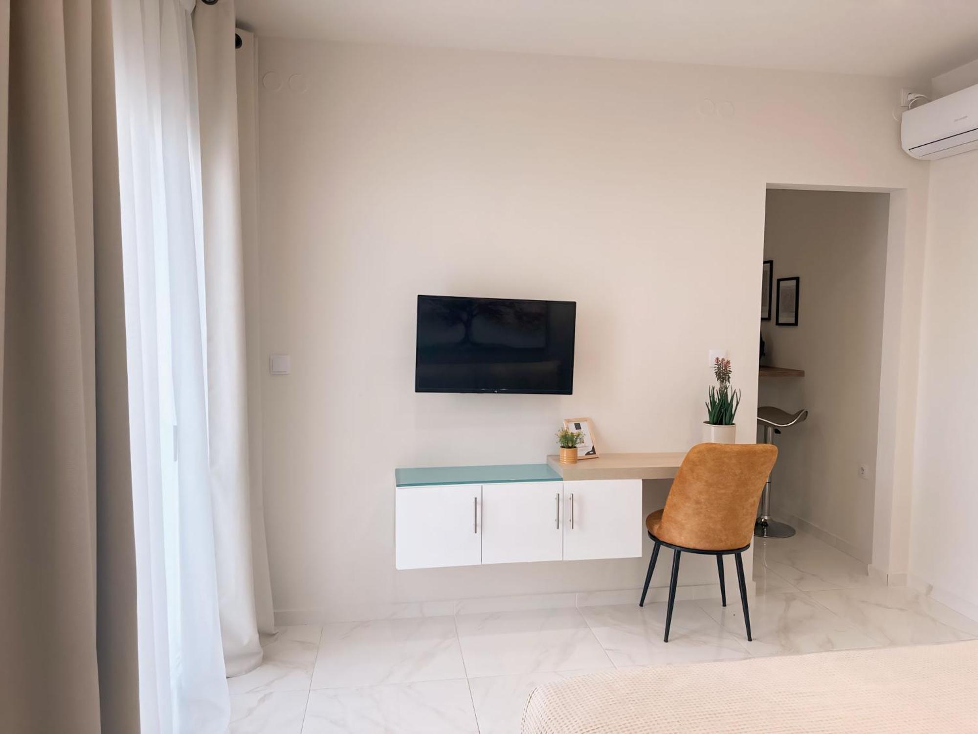 La Perla Apartments Каламата Екстериор снимка