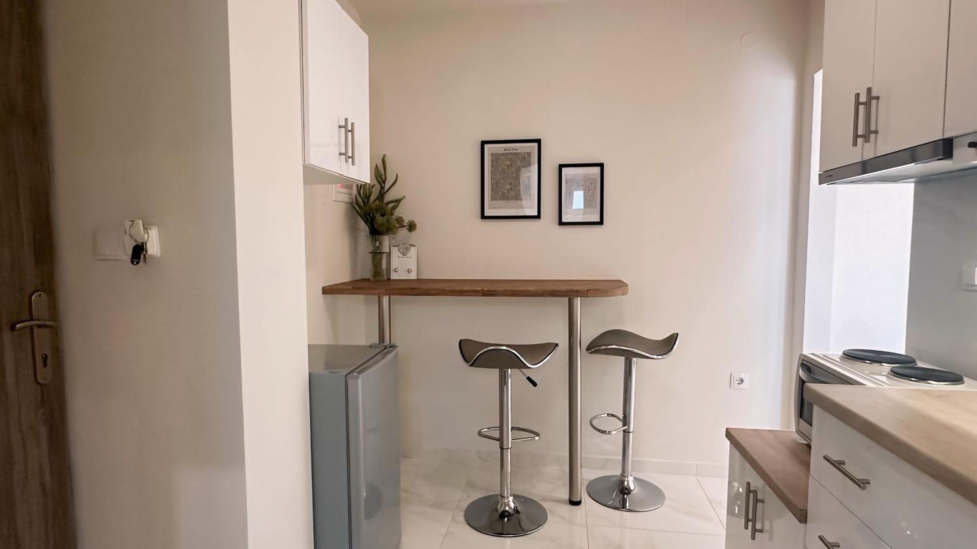 La Perla Apartments Каламата Екстериор снимка