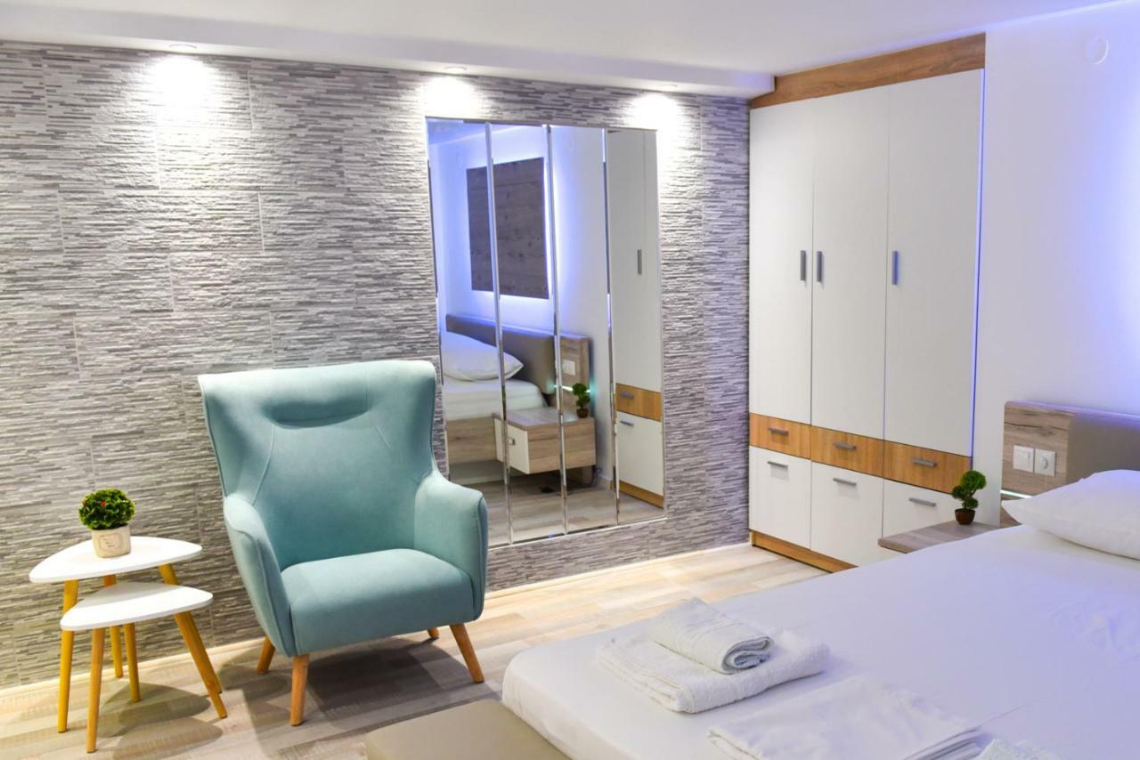 La Perla Apartments Каламата Екстериор снимка